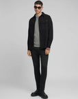 chemise-jean-replay-noire-homme-porte
