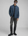chemise-replay-bleue-carreaux-homme-porte