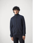 gilet-boss-homme-marine-porte-face