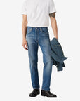 jean-501-levis-homme-bleu-porte-bas