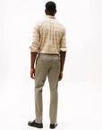 pantalon-chino-tommy-hilfiger-gris-homme-dos