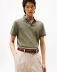 polo-tommy-hilfiger-kaki-homme-face