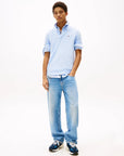 polo-tommyjeans-homme-bleu-porte
