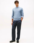 pull-cachemire-tommy-hilfiger-bleu-homme-porte