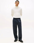 pull-col-roule-tommy-hilfiger-cachemire-homme-porte
