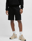 short-boss-homme-noir-face