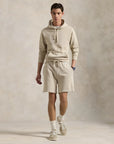 short-en-molleton-ralph-lauren-beige-homme-porte