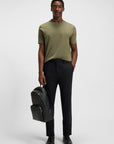 t-shirt-boss-homme-kaki-porte