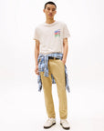 tshirt-tommy-jeans-beige-dm0dm20771ae3-porte