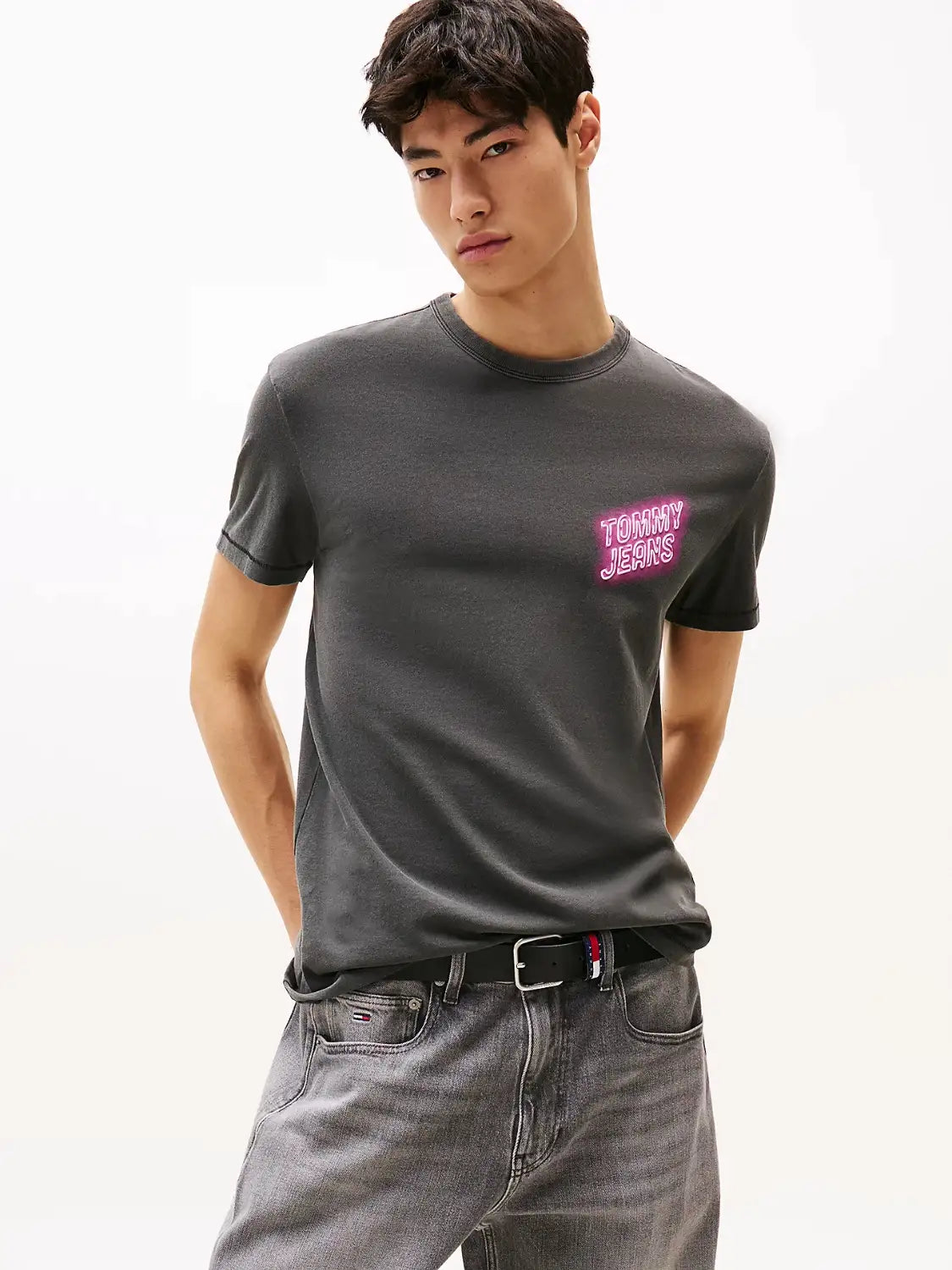 tshirt-tommy-jeans-homme-noir-face