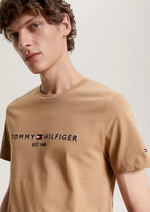 Charger l&#39;image dans la galerie, T-Shirt homme Tommy Hilfiger marron en coton bio I Georgespaul
