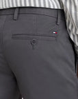 Pantalon chino homme Tommy Hilfiger gris en coton stretch | Georgespaul