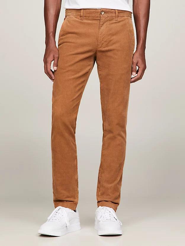 Pantalon chino slim Tommy Hilfiger marron en velours - Georgespaul