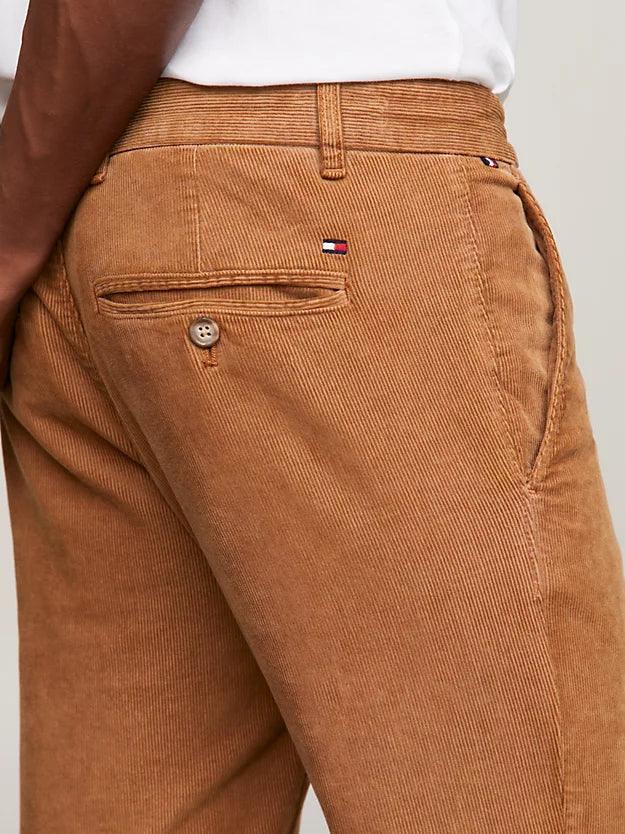 Pantalon chino slim Tommy Hilfiger marron en velours - Georgespaul