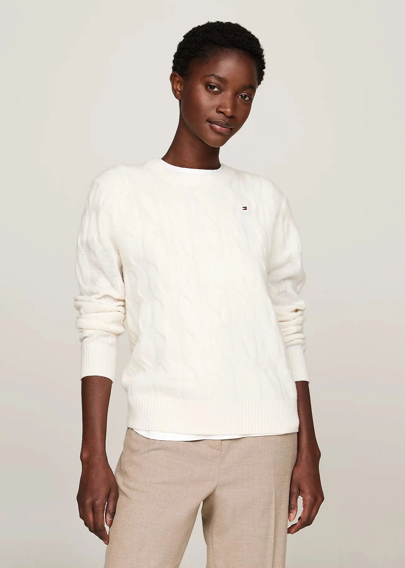 Pull torsadé Tommy Hilfiger blanc en laine pour femme | Georgespaul