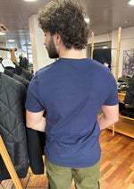 Laden Sie das Bild in den Galerie-Viewer, T-Shirt homme Georgespaul marine en coton bio (100% Made in France)
