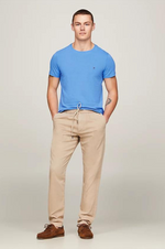 Laden Sie das Bild in den Galerie-Viewer, T-Shirt Tommy Hilfiger ajusté bleu en coton bio stretch
