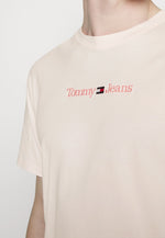 Charger l&#39;image dans la galerie, T-Shirt Tommy Jeans rose clair en coton pour homme I Georgespaul
