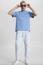 Laden Sie das Bild in den Galerie-Viewer, T-Shirt badge Tommy Jeans bleu clair en coton bio
