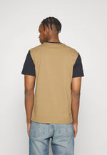 Afbeelding in Gallery-weergave laden, T-Shirt homme bicolore Lacoste marron et marine I Georgespaul
