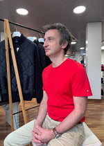 Laden Sie das Bild in den Galerie-Viewer, T-Shirt homme Georgespaul rouge en coton bio (100% Made in France)
