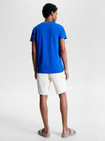 Laden Sie das Bild in den Galerie-Viewer, T-Shirt homme Tommy Hilfiger ajusté bleu en coton bio stretch I Georgespaul
