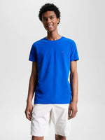 Afbeelding in Gallery-weergave laden, T-Shirt homme Tommy Hilfiger ajusté bleu en coton bio stretch I Georgespaul
