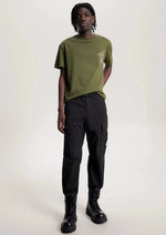 Afbeelding in Gallery-weergave laden, T-Shirt homme signature Tommy Jeans kaki en coton bio | Georgespaul
