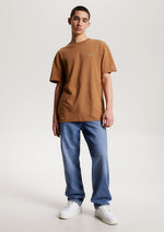 Laden Sie das Bild in den Galerie-Viewer, T-Shirt homme signature Tommy Jeans marron en coton bio | Georgespaul 
