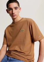 Charger l&#39;image dans la galerie, T-Shirt homme signature Tommy Jeans marron en coton bio | Georgespaul 
