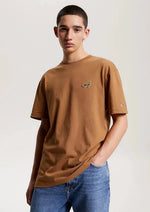 Afbeelding in Gallery-weergave laden, T-Shirt homme signature Tommy Jeans marron en coton bio | Georgespaul 
