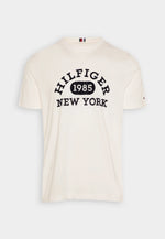 Afbeelding in Gallery-weergave laden, T-Shirt homme Tommy Hilfiger blanc en coton bio I Georgespaul
