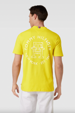 Charger l&#39;image dans la galerie, T-Shirt monogramme Tommy Hilfiger jaune en coton bio
