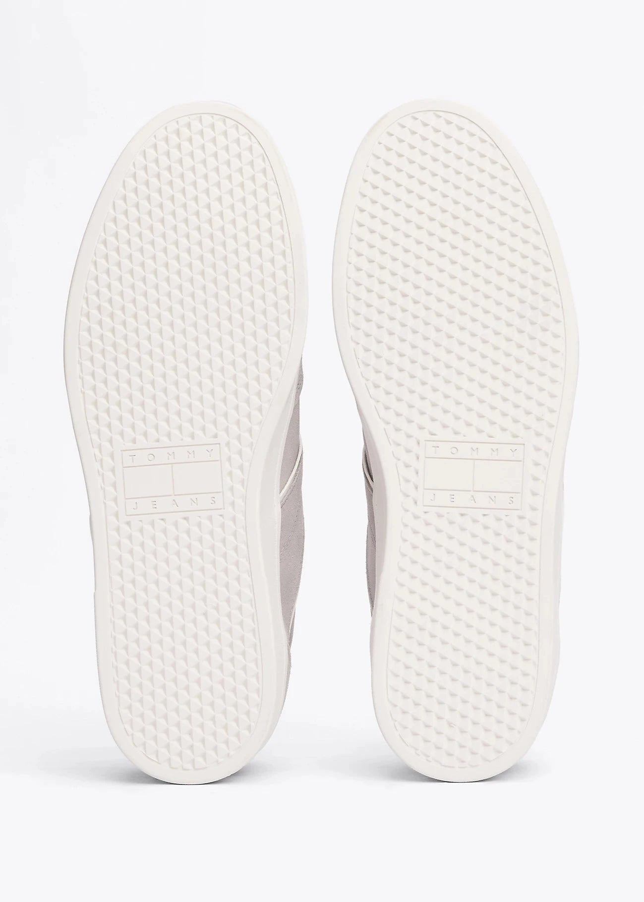 baskets-tommy-jeans-grises-em0em01516prz-dessous