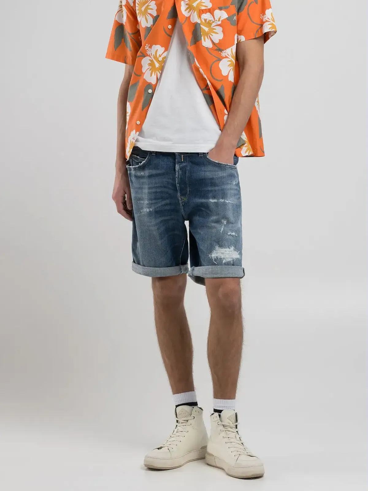 bermuda-replay-homme-jean-bleu-porte