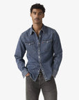 chemise-levis-homme-jean-bleue-85744-0117-porte