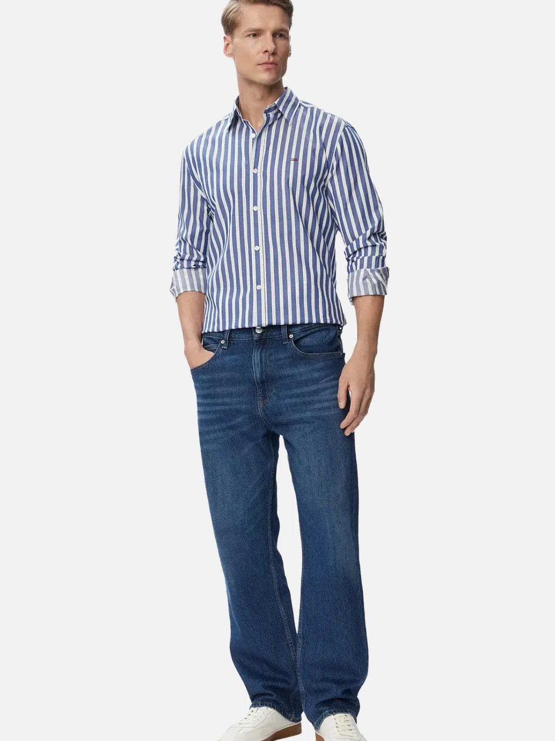 chemise-rayee-tommy-jeans-bleu-porte