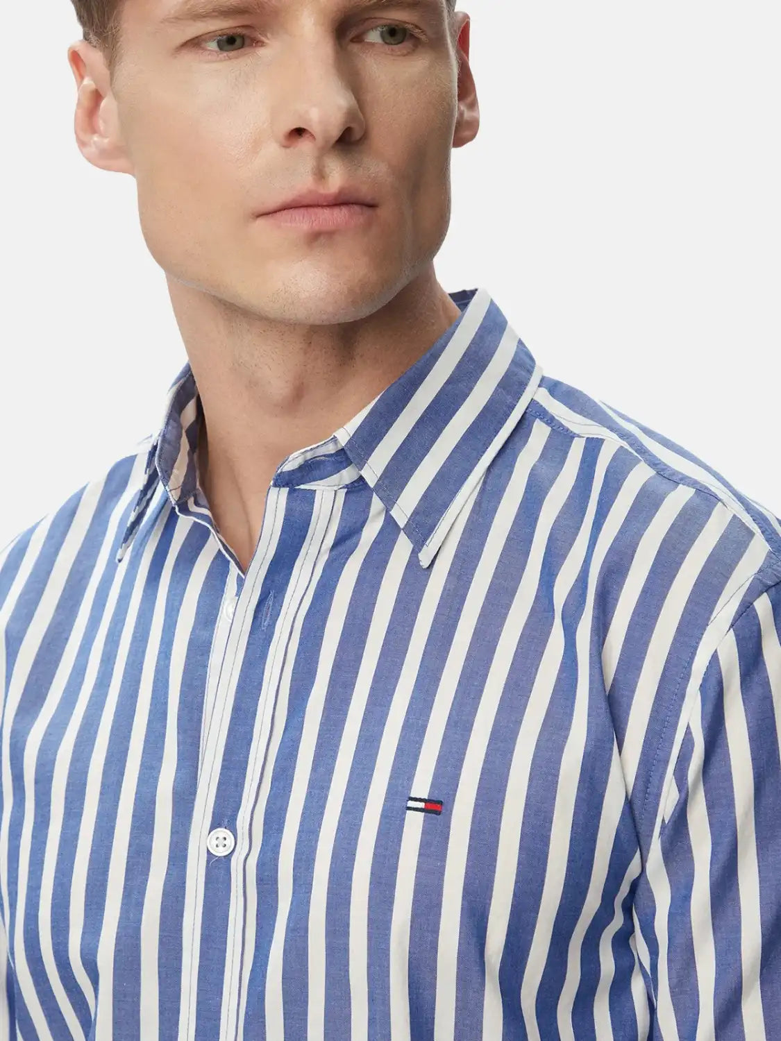 chemise-rayee-tommy-jeans-bleu-zoom