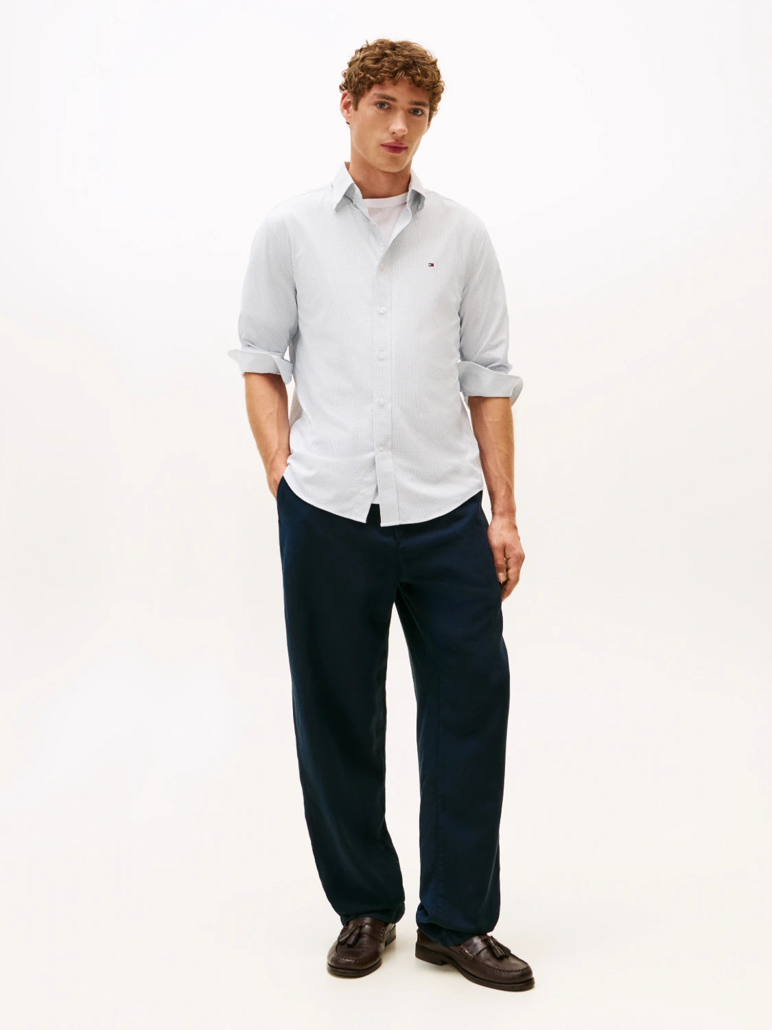 chemise-tommy-hilfiger-blanche-homme-porte