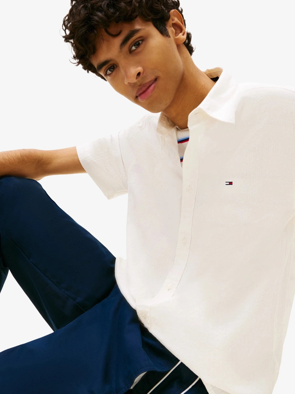 chemise-tommy-jeans-blanche-homme-DM0DM22786YBH-zoom