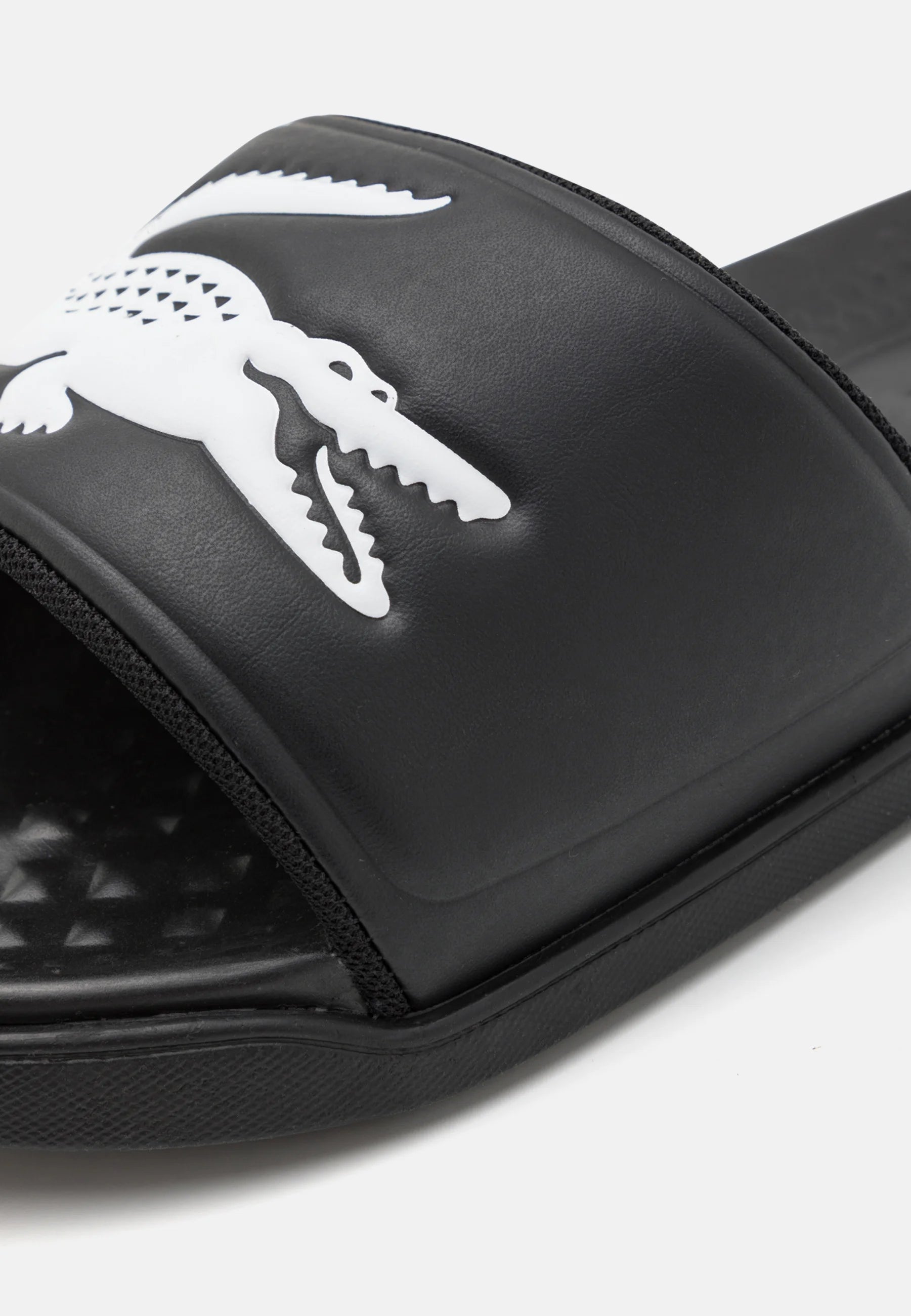 claquettes-lacoste-noires-43cma0110312-zoom