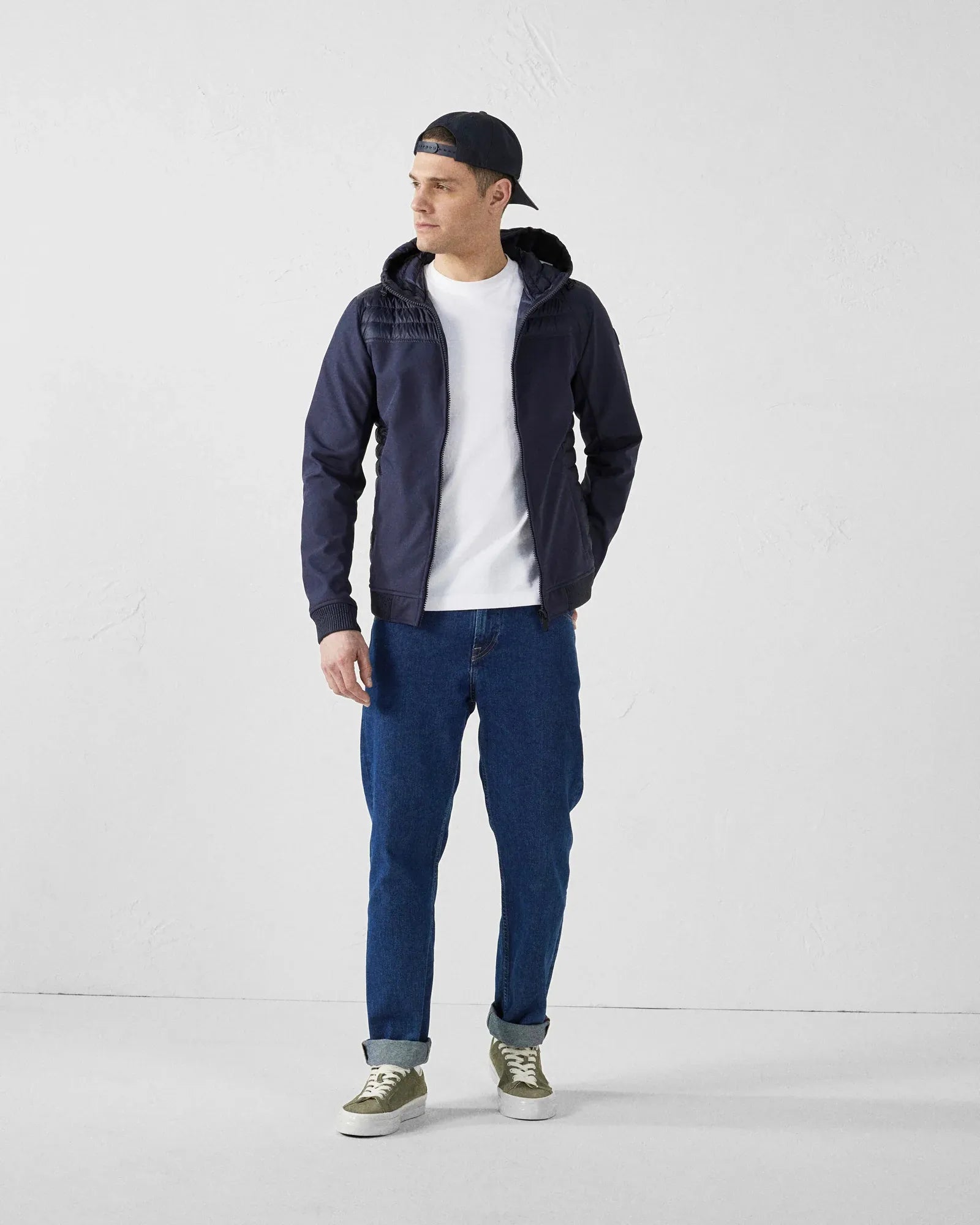 doudoune-jott-paco-marine-homme-porte_1