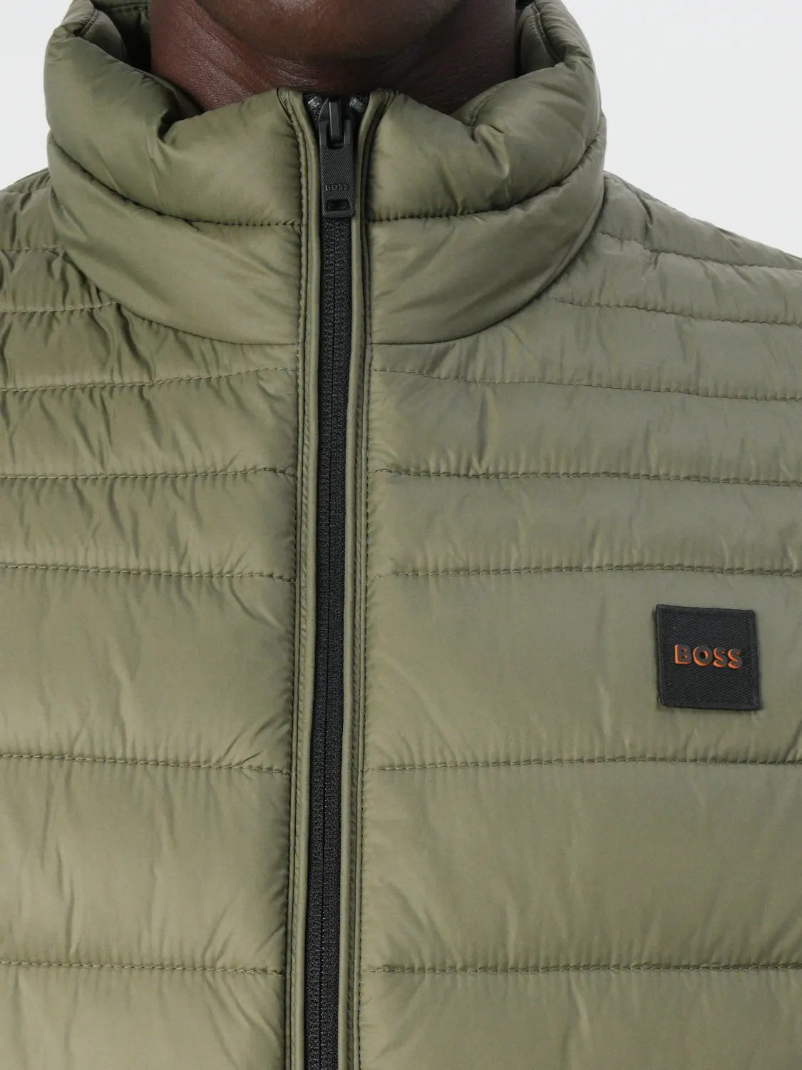 doudoune-sans-manches-boss-homme-kaki-zoom