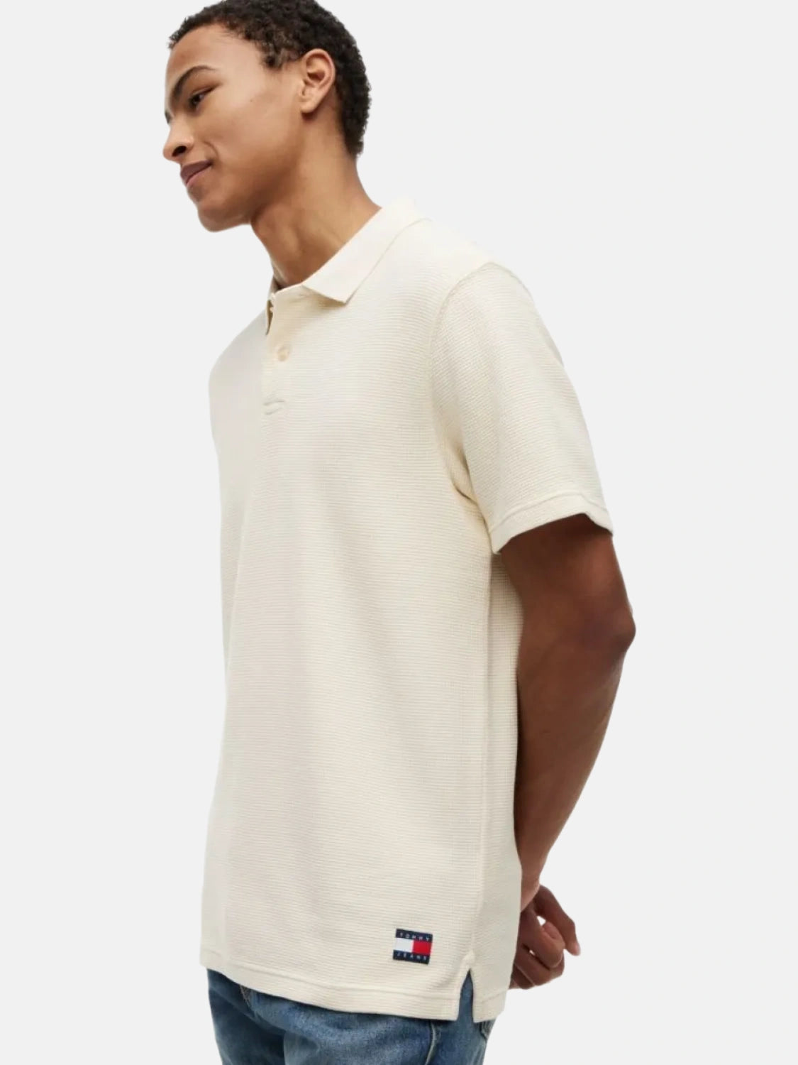 polo-tommy-jeans-blanc-zoom