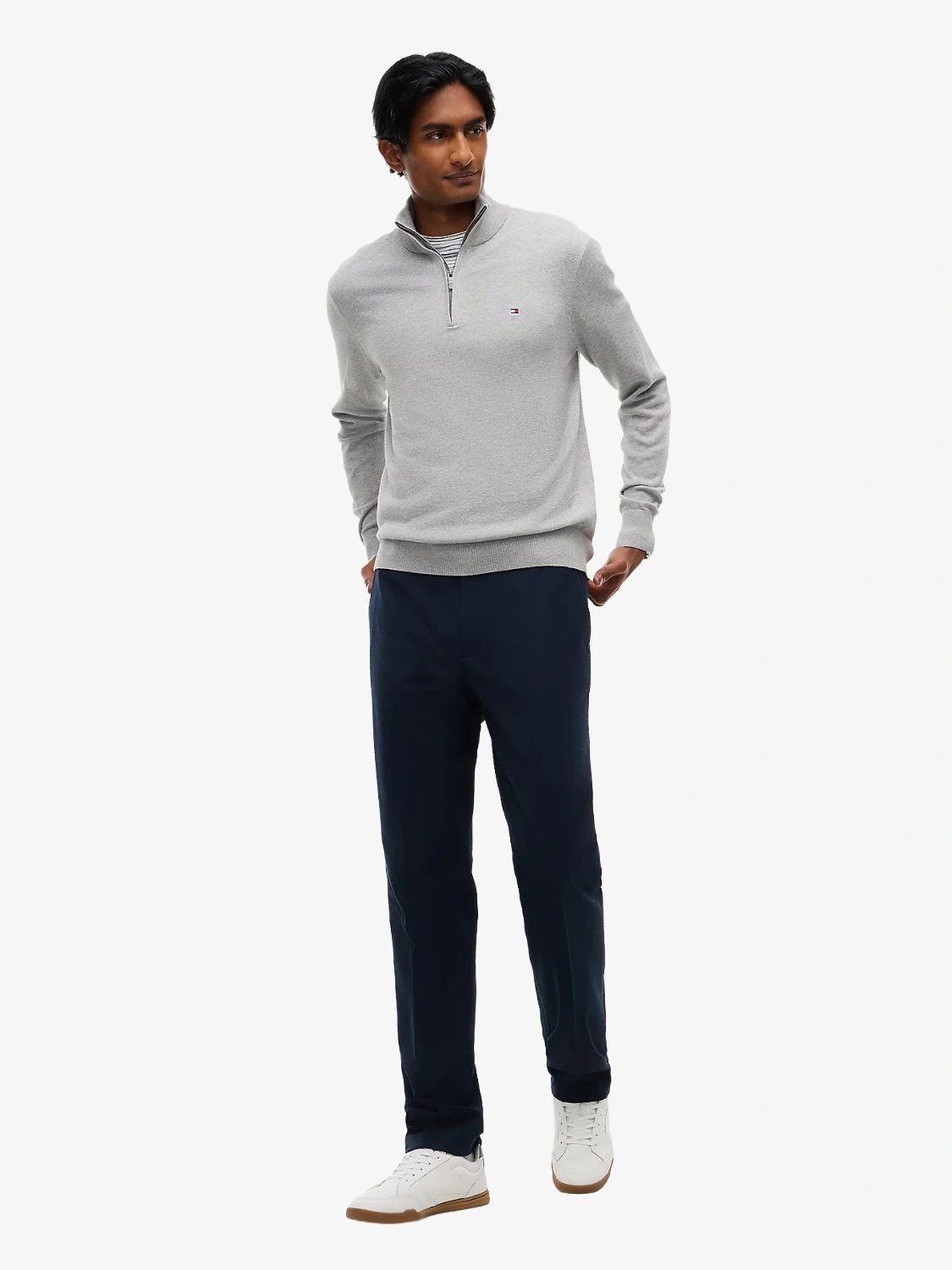 pull-camionneur-tommy-hilfiger-gris-MW0MW28049P01-porte
