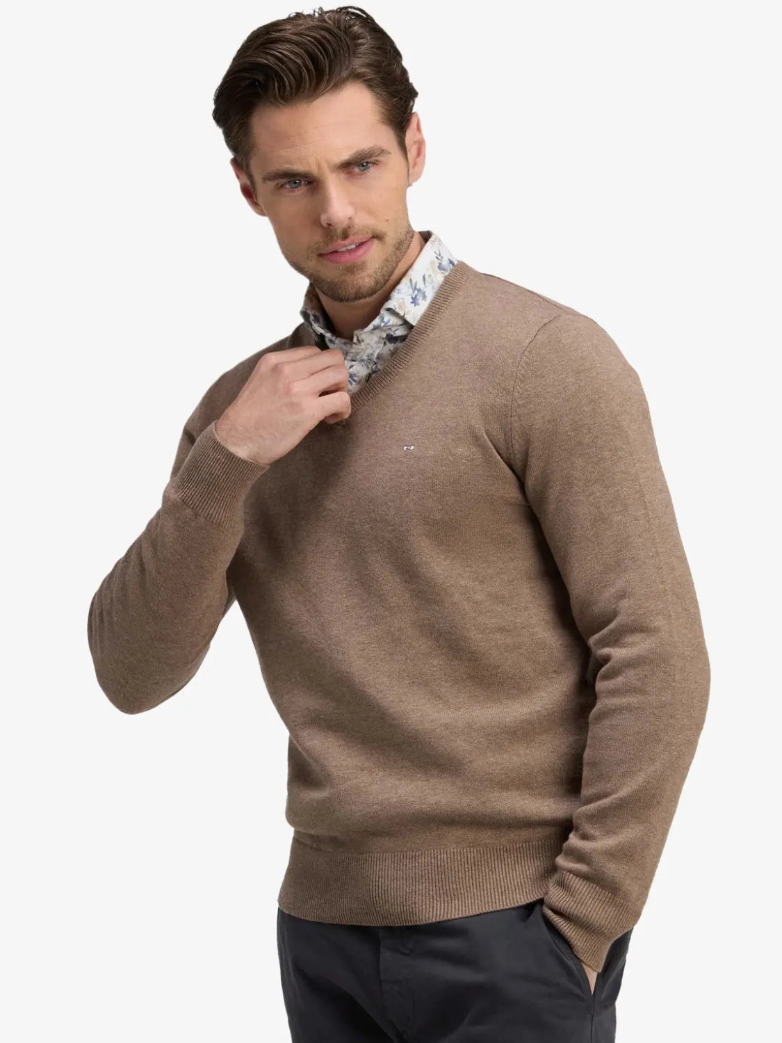pull-col-v-eden-park-marron-homme-H26MAIPU0003MAC3-face-zoom