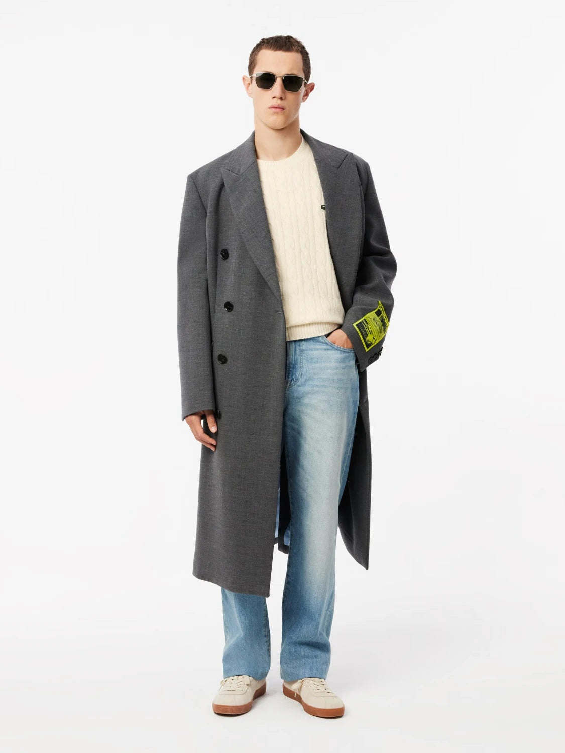pull-torsade-lacoste-beige-laine-homme-porte