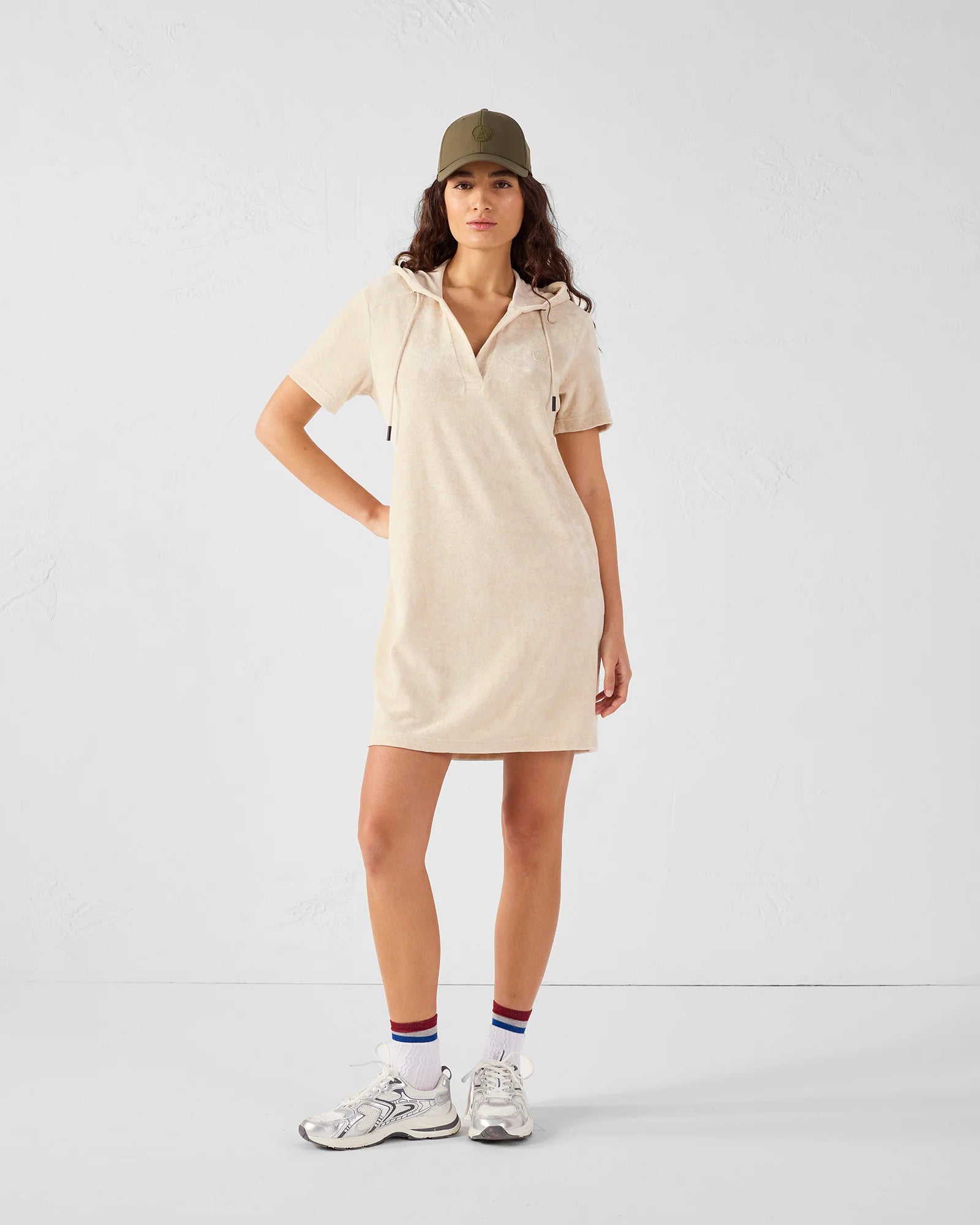 robe-jott-mira-beige-femme-porte