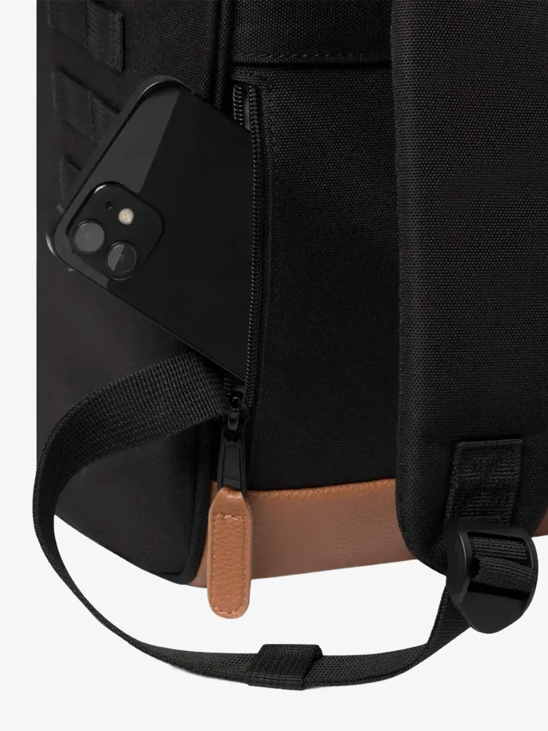 sac-dos-cabaia-noir-zoom-adventurer-cologne-large