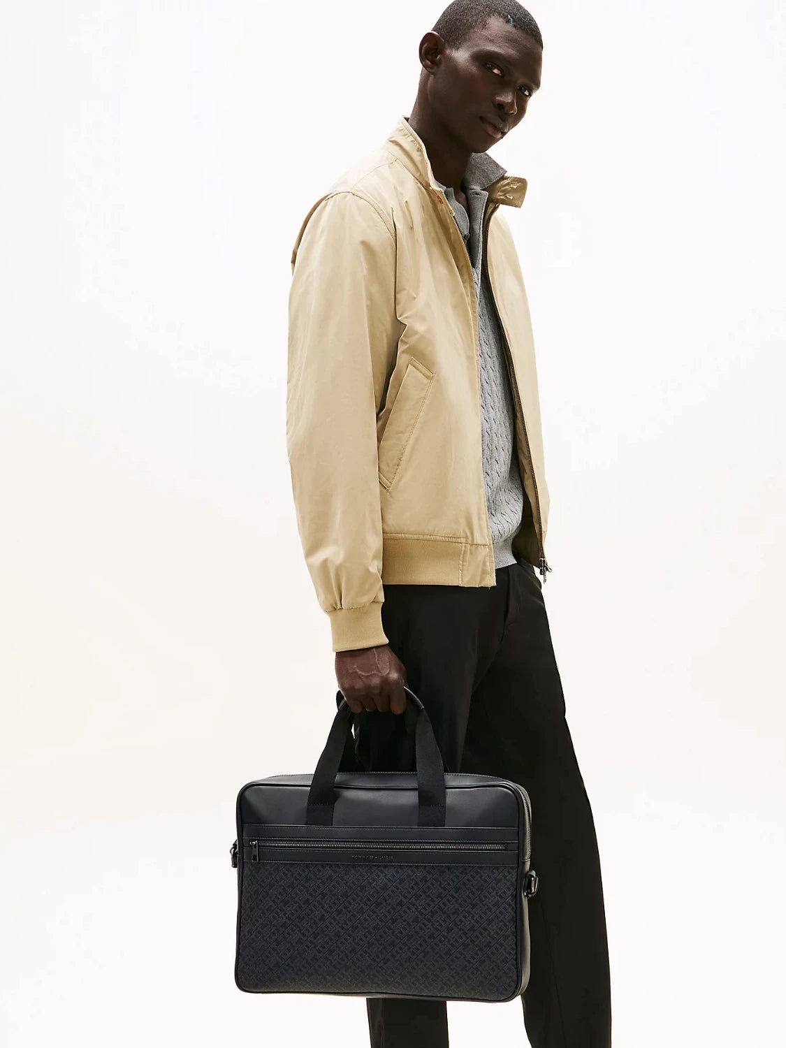 sacoche-ordinateur-tommy-hilfiger-noire-homme-zoom-porte